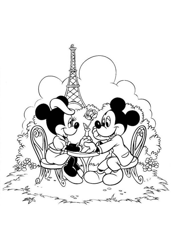 Mickey Mouse y Minnie Mouse en la ciudad de París