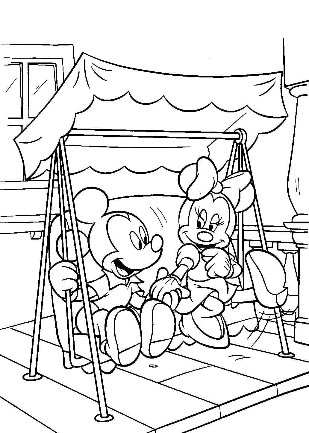 Mickey y Minnie Mouse Juegan en los Columpios