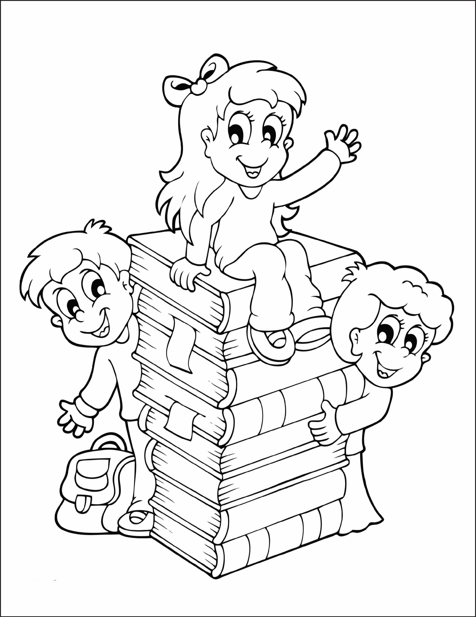 Tres Niños con Grandes Libros en la Escuela